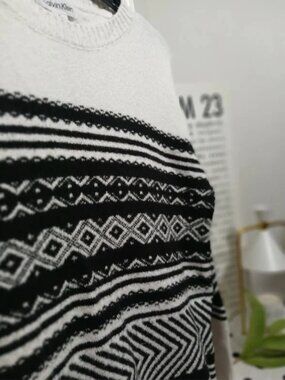 Black & White Patterned Sweatshirt
